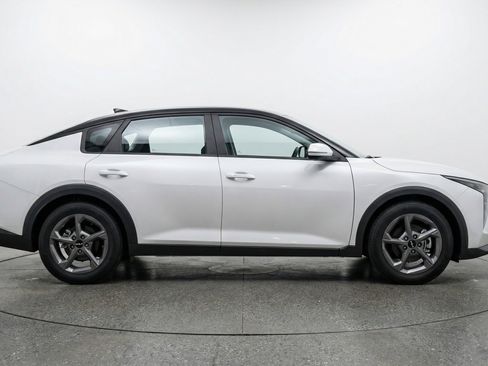 Used 2025 Kia K4 FWD image 11