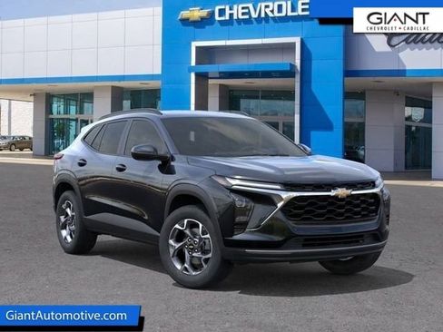 New 2026 Chevrolet Trax LT w/ Driver Confidence Package FWD image 1