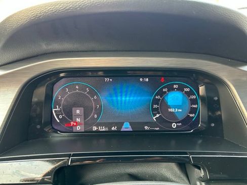 Used 2025 Volkswagen Atlas Cross Sport SE FWD image 9