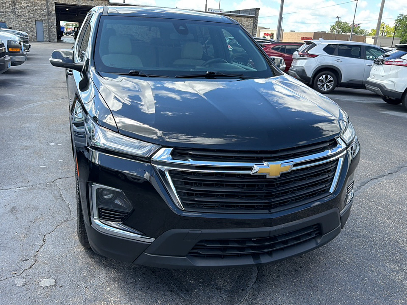 Used 2022 Chevrolet Traverse LS FWD image 2