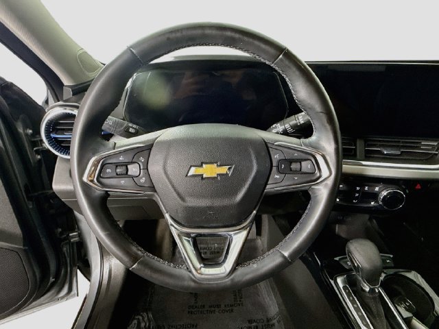 Used 2025 Chevrolet Trax LT w/ LT Convenience Package FWD image 11