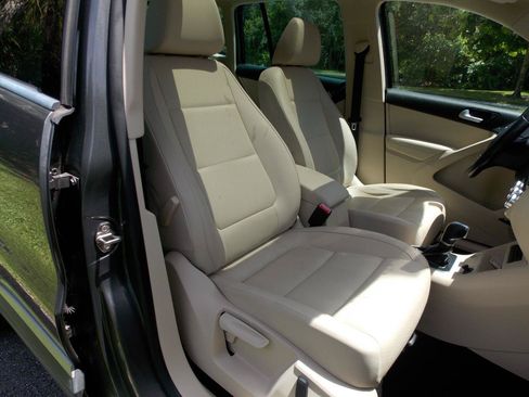Used 2014 Volkswagen Tiguan SEL FWD image 8