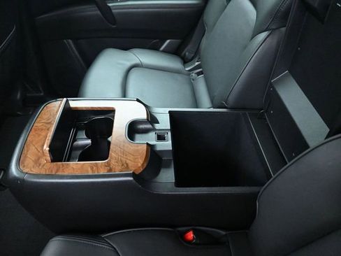 Used 2024 Nissan Armada SL w/ Captain's Chairs Package image 28
