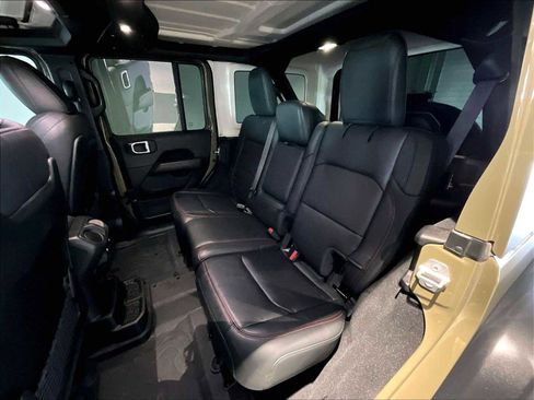 Used 2025 Jeep Wrangler Unlimited Rubicon w/ Convenience Group AWD/4WD image 30