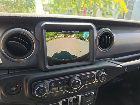 Used 2023 Jeep Wrangler Unlimited Sport AWD/4WD image 17