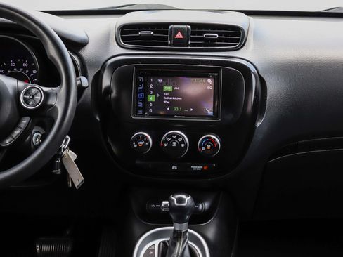 Used 2016 Kia Soul + FWD image 16
