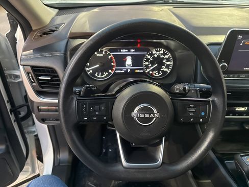 Used 2023 Nissan Rogue SV image 16