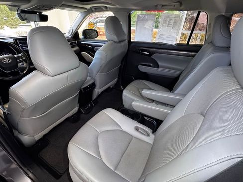 Used 2020 Toyota Highlander Limited image 45