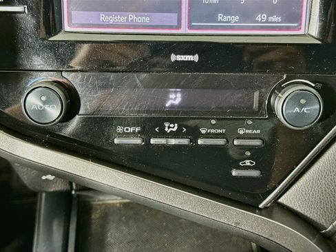 Used 2020 Toyota Camry SE FWD image 22