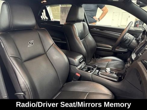Used 2023 Chrysler 300 S w/ Comfort Group RWD image 9
