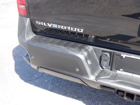 Used 2024 Chevrolet Silverado EV W/T AWD/4WD image 5