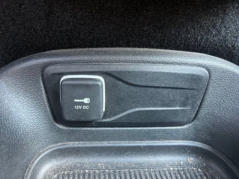 Used 2025 Chrysler Pacifica Select FWD image 29