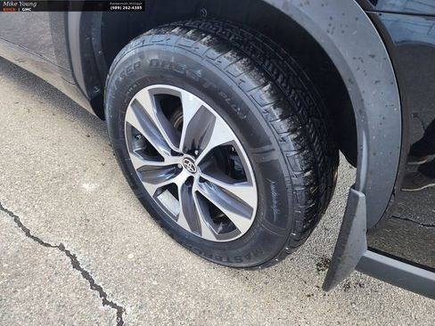 Used 2020 Toyota Highlander XLE image 9