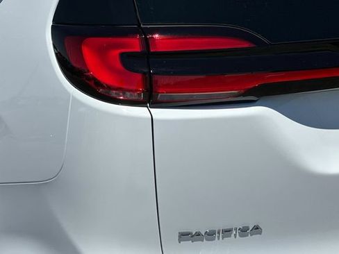 New 2027 Chrysler Pacifica Select FWD image 26