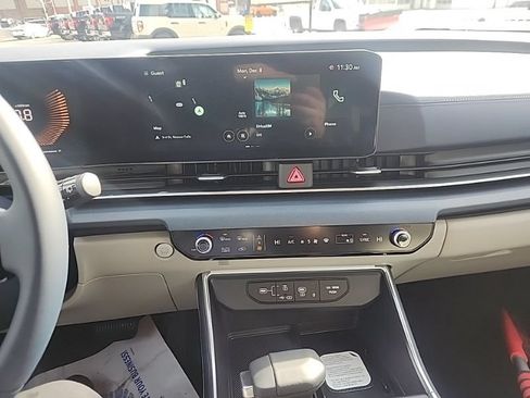 New 2026 Kia Carnival EX FWD image 38