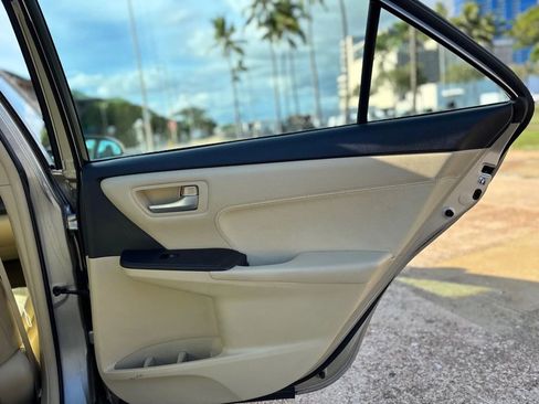 Used 2015 Toyota Camry XLE image 16