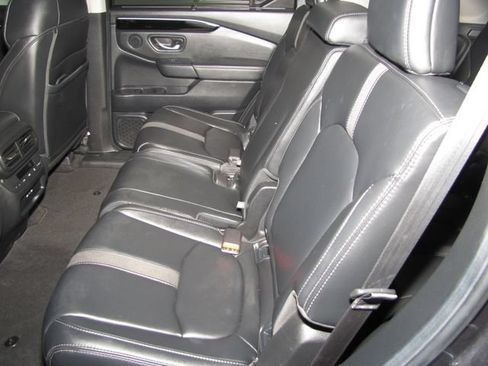 Certified 2025 Honda Pilot EX-L image 11