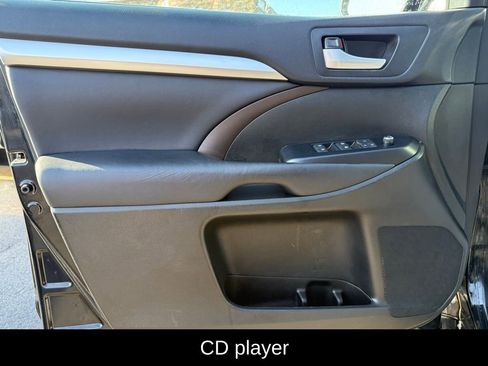 Used 2017 Toyota Highlander XLE image 5