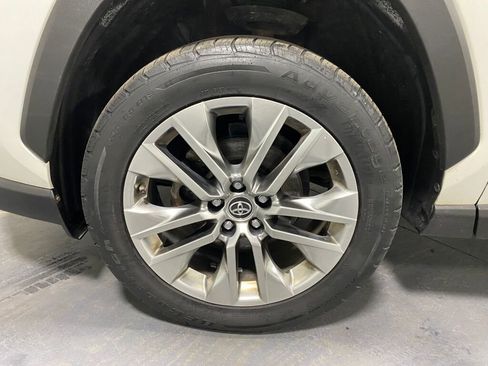 Used 2019 Toyota RAV4 Limited w/ Advanced Technology Package AWD/4WD image 6