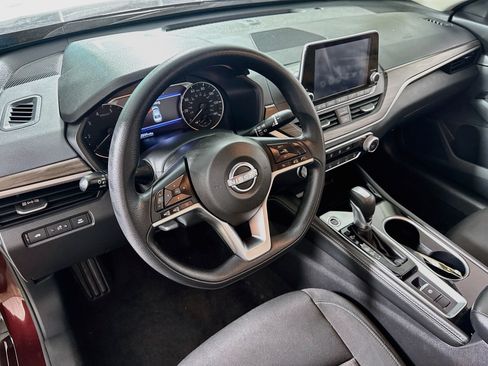 Used 2023 Nissan Altima 2.5 SV AWD/4WD image 11