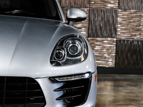 Used 2018 Porsche Macan S image 39