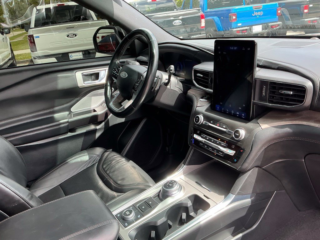 Used 2020 Ford Explorer Platinum w/ Premium Technology Package AWD/4WD image 19