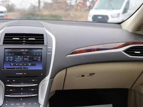 Used 2015 Lincoln MKZ Base 4dr Sedan w/ Equipment Group 102A Reserve image 25