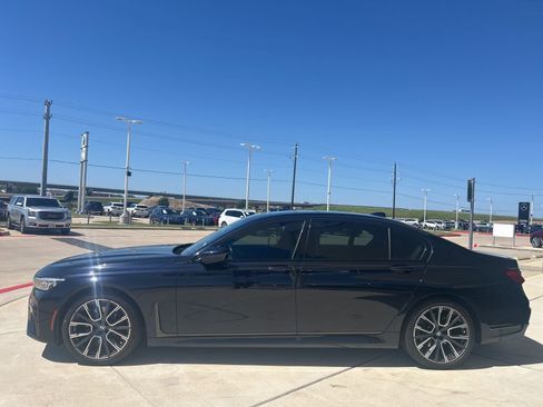 Certified 2022 BMW 740i 740i w/ M Sport Package image 3