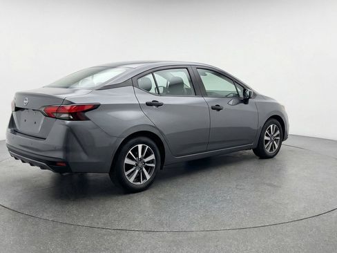 Used 2025 Nissan Versa SV image 9