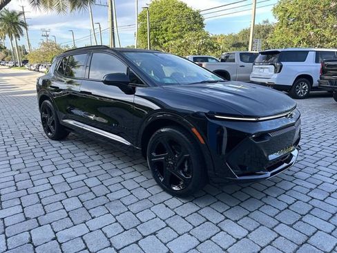 Used 2026 Chevrolet Equinox EV RS FWD image 16