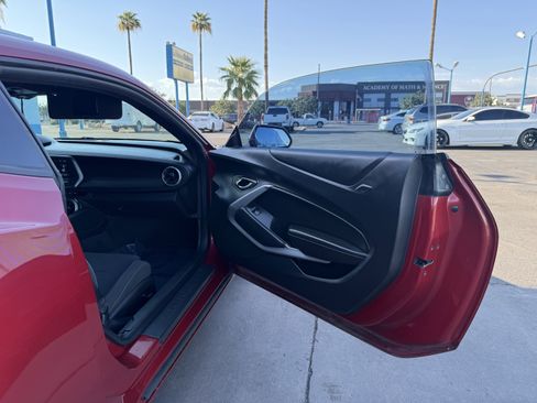 Used 2017 Chevrolet Camaro LT RWD image 13