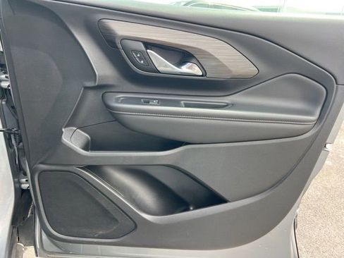 Used 2023 GMC Terrain SLT image 31