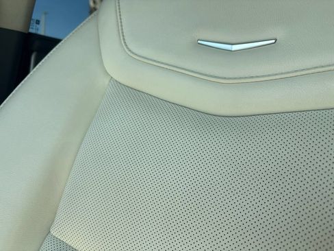 Used 2023 Cadillac XT6 Premium Luxury FWD image 4