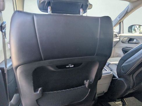 Used 2023 Chrysler Pacifica Touring-L FWD image 37