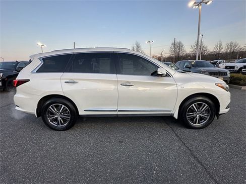 Used 2019 INFINITI QX60 Luxe w/ Essential Package image 4