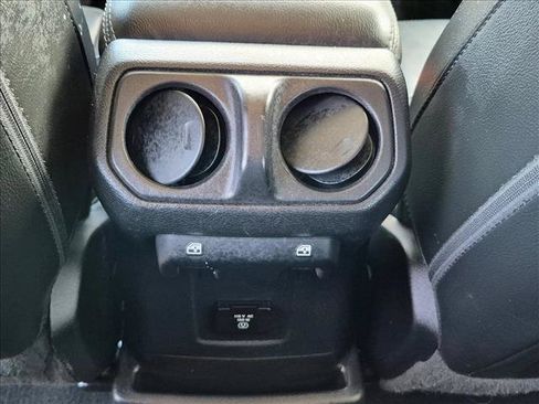 Used 2022 Jeep Wrangler Unlimited Sahara AWD/4WD image 17