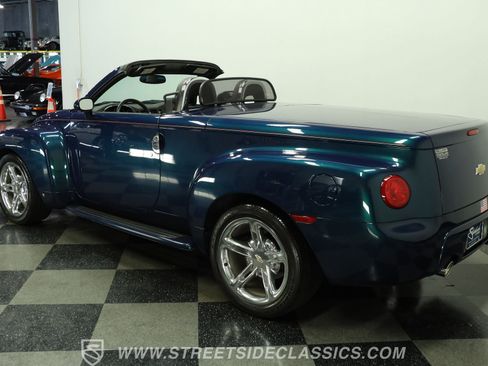 Used 2006 Chevrolet SSR w/ Preferred Equipment Group RWD image 7