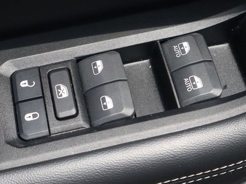 Used 2024 Jeep Grand Cherokee L Altitude AWD/4WD image 16