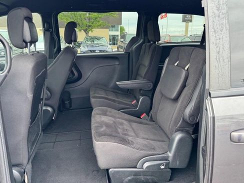 Used 2018 Dodge Grand Caravan SE FWD image 10