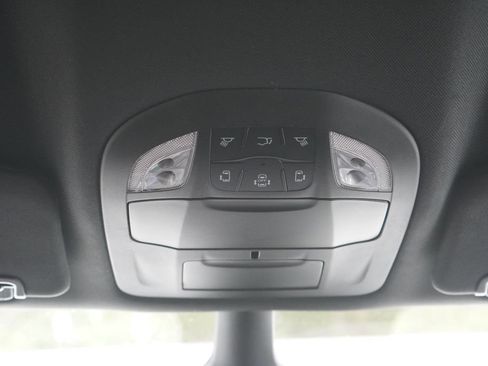 Used 2025 Chrysler Pacifica Select FWD image 25