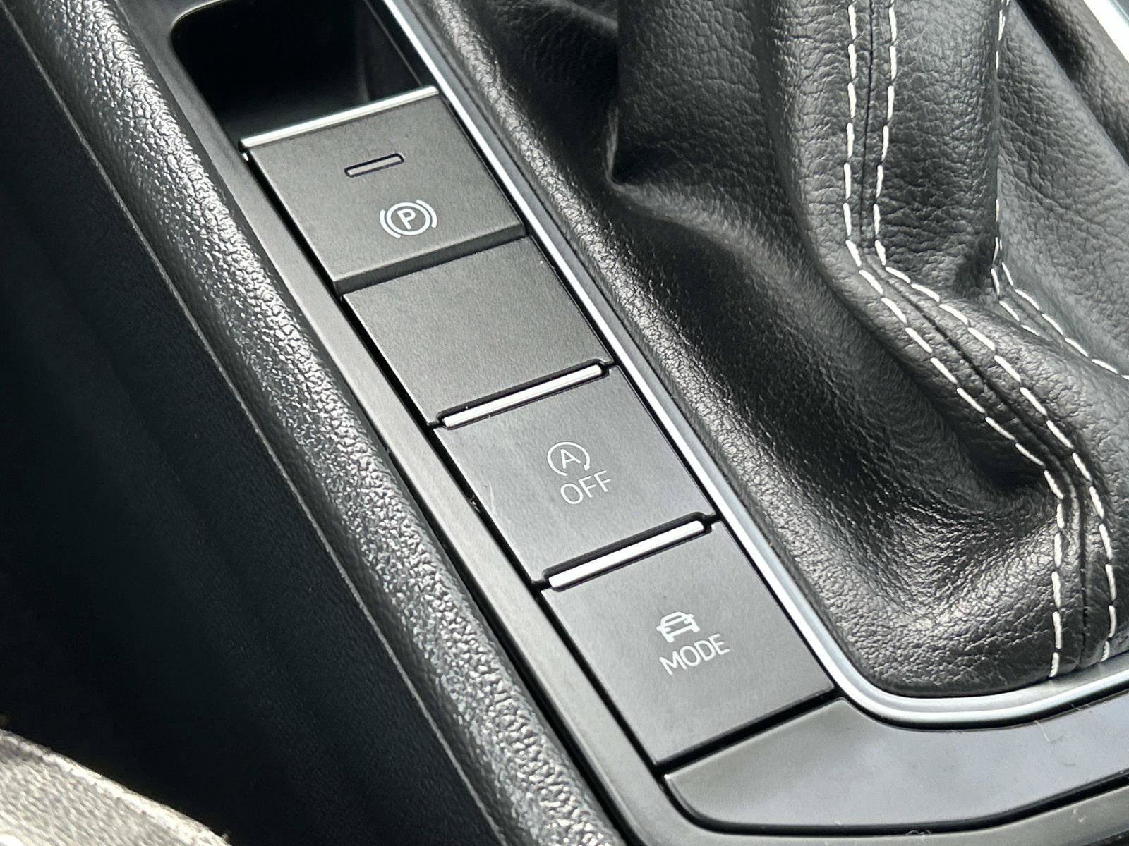 Used 2025 Volkswagen Jetta SEL FWD image 25