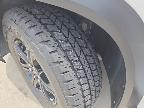 Used 2022 GMC Acadia AT4 w/ Technology Package AWD/4WD image 28