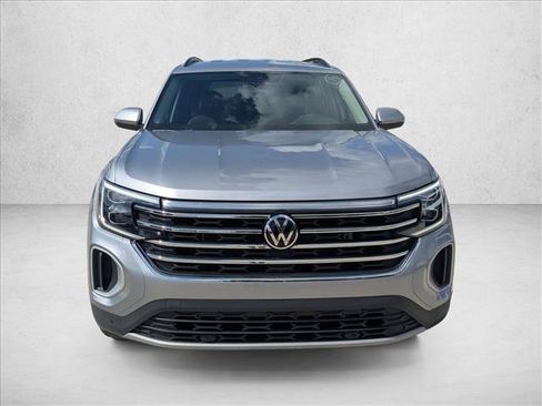 Used 2025 Volkswagen Atlas SE AWD/4WD image 2