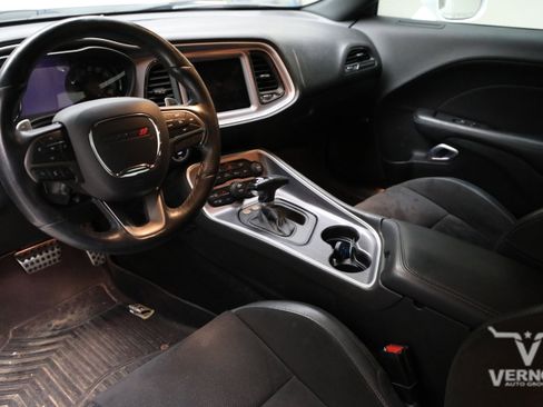 Used 2019 Dodge Challenger GT w/ Plus Package RWD image 8