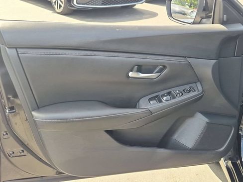 Used 2025 Nissan Sentra SV FWD image 11