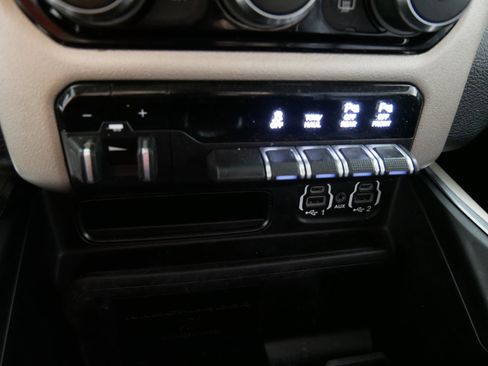 Used 2020 RAM 1500 Laramie AWD/4WD image 30