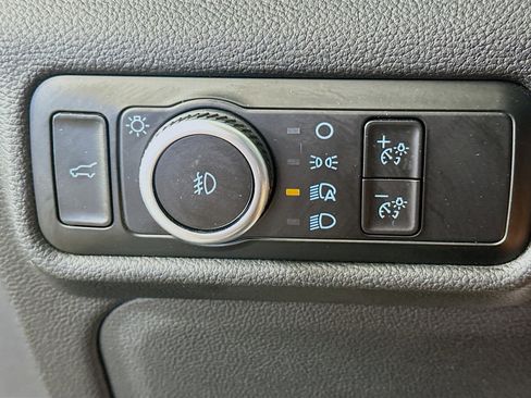 Used 2023 Ford Explorer XLT w/ Equipment Group 202A RWD image 17