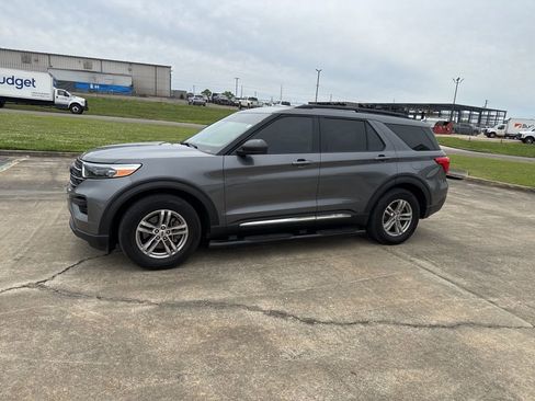 Used 2022 Ford Explorer XLT image 6