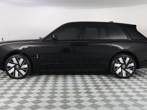 Certified 2025 Rolls-Royce Cullinan AWD/4WD image 2