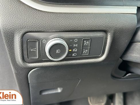 Used 2022 Ford Explorer XLT w/ XLT Sport Appearance Package image 17